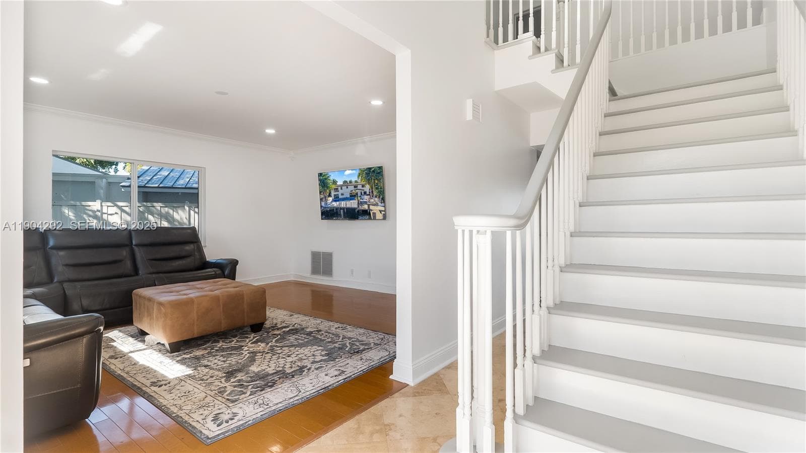 2445 8 St photo 9