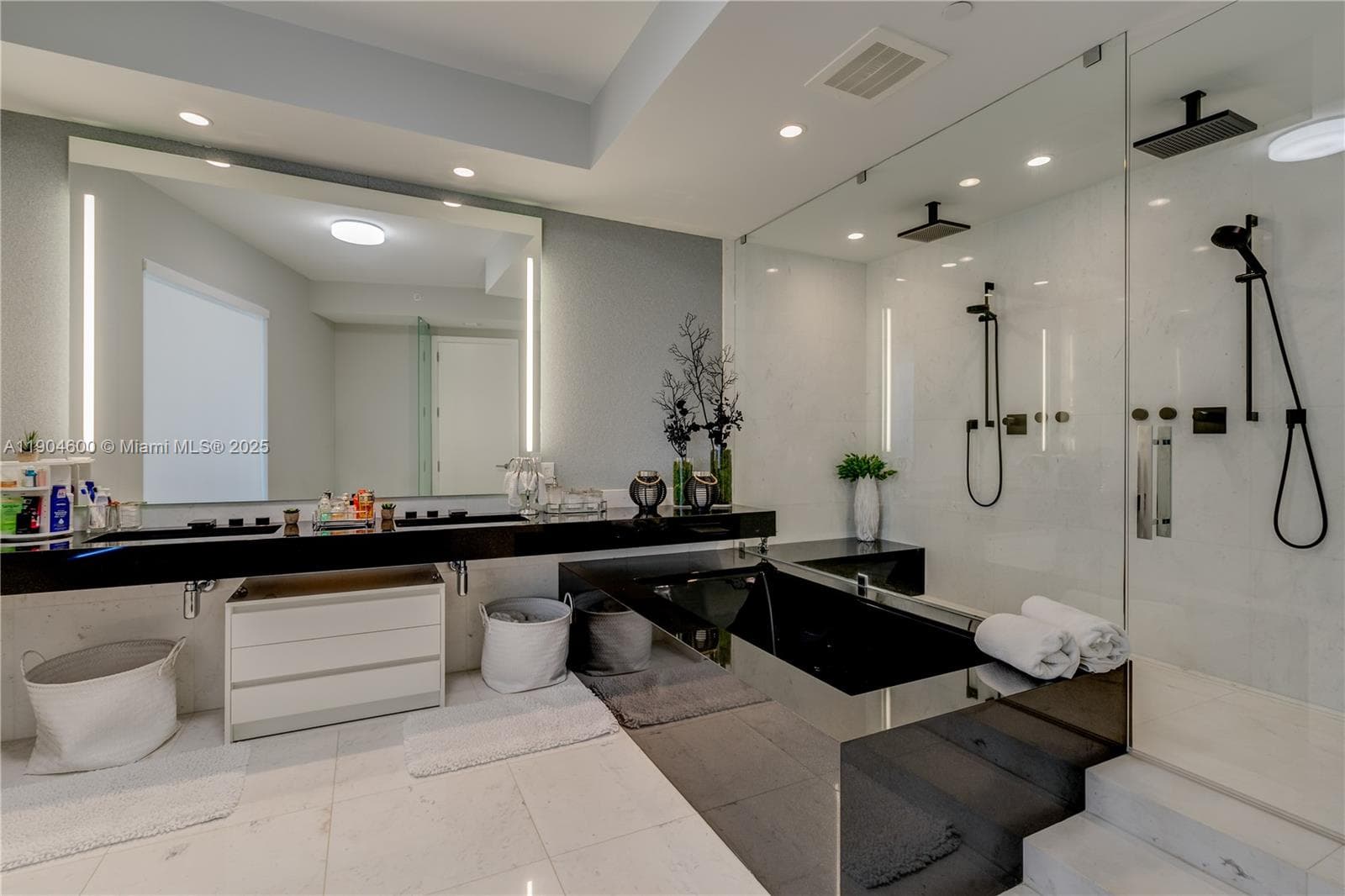 18555 Collins Ave 2403 photo 23