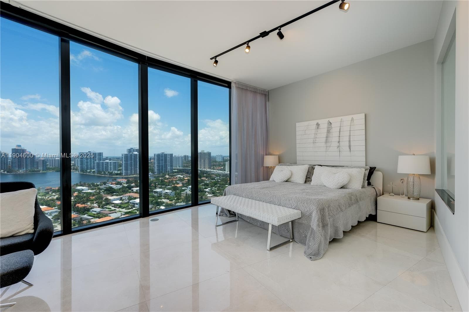 18555 Collins Ave 2403 photo 12