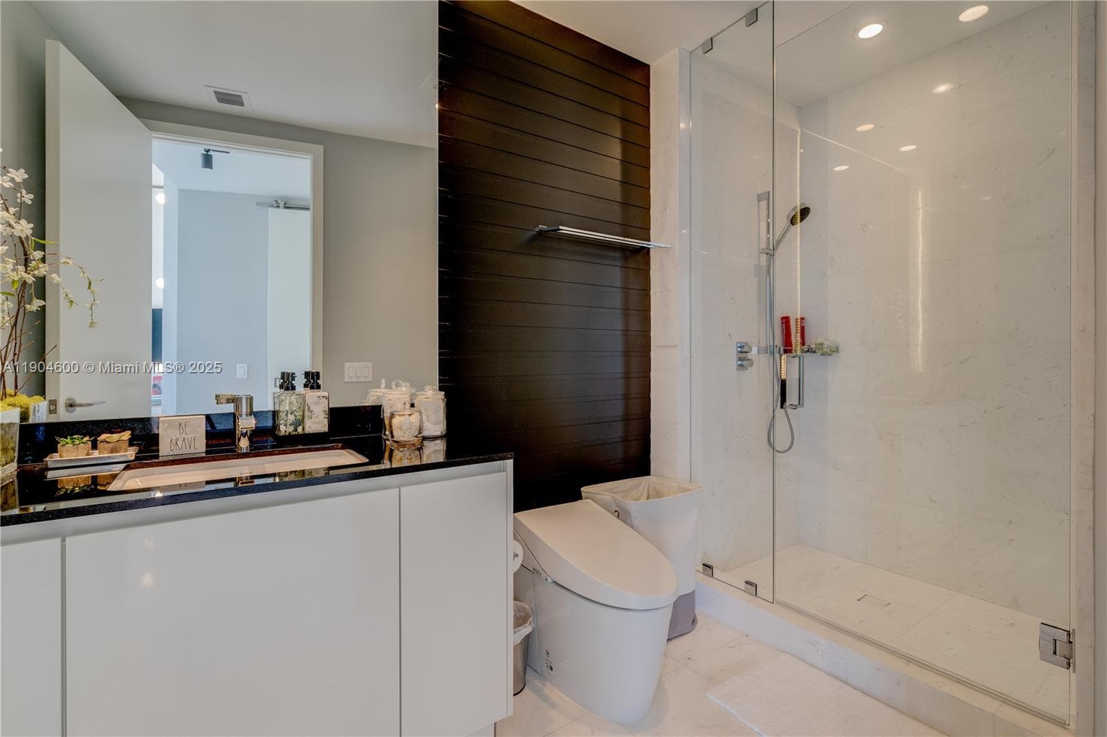 18555 Collins Ave 2403 photo 20