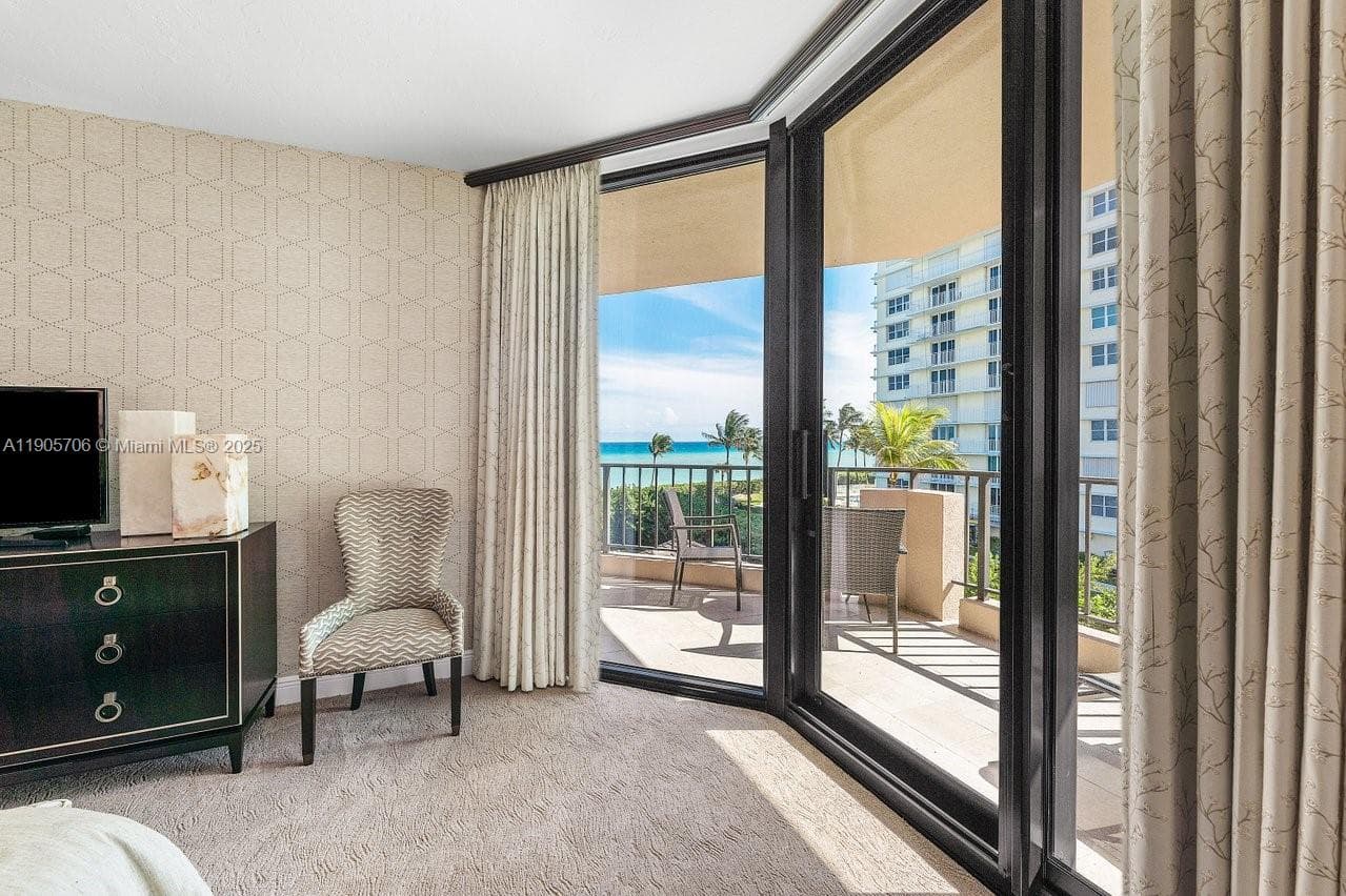530 Ocean Dr 405 photo 23