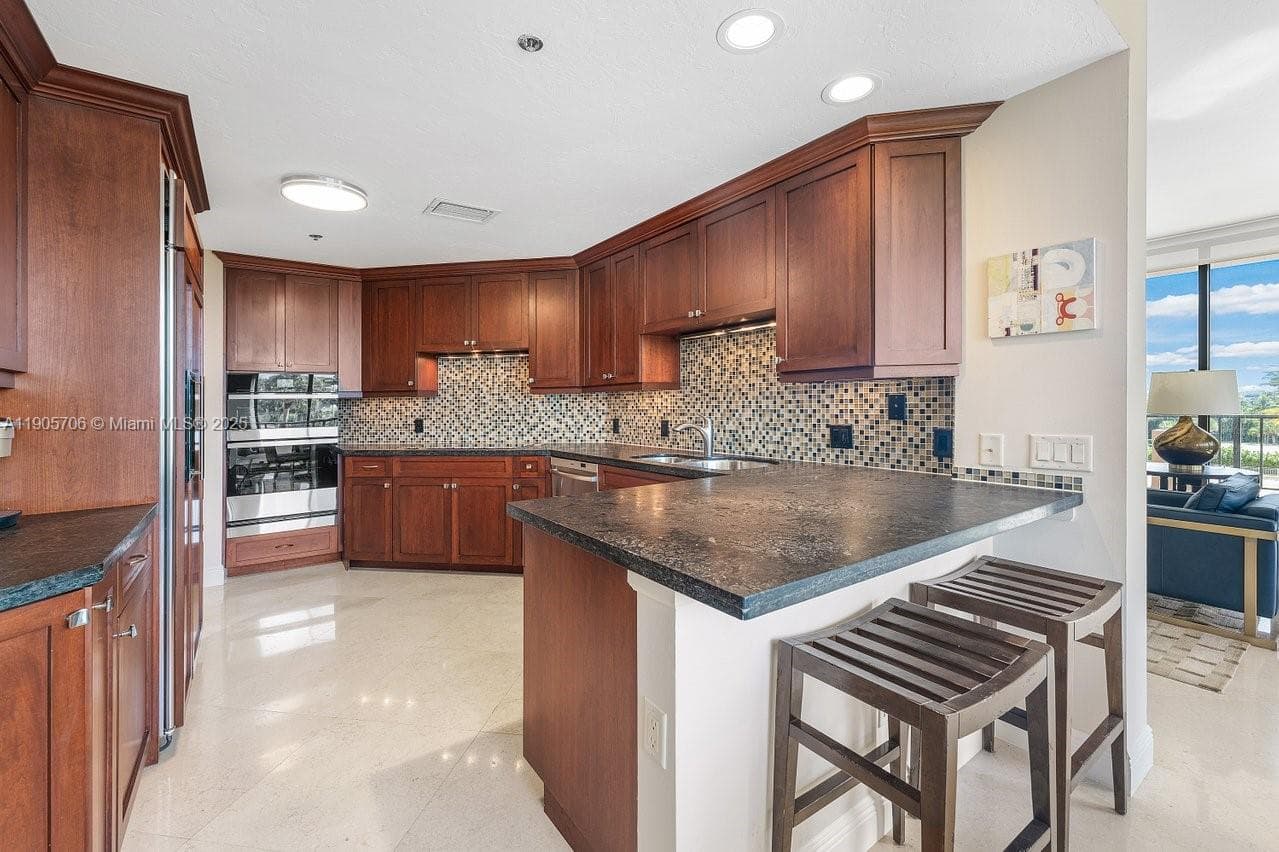 530 Ocean Dr 405 photo 13