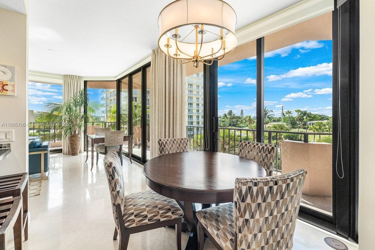 530 Ocean Dr 405 photo 12