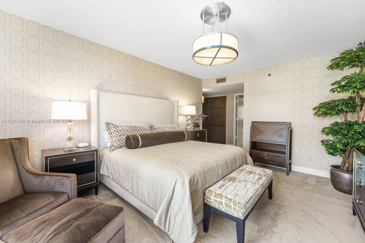 530 Ocean Dr 405 photo 22