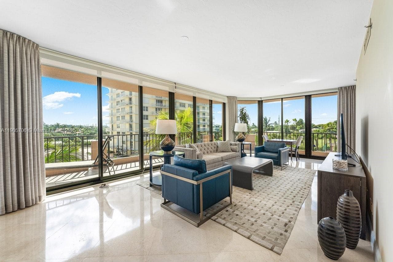 530 Ocean Dr 405 photo 10