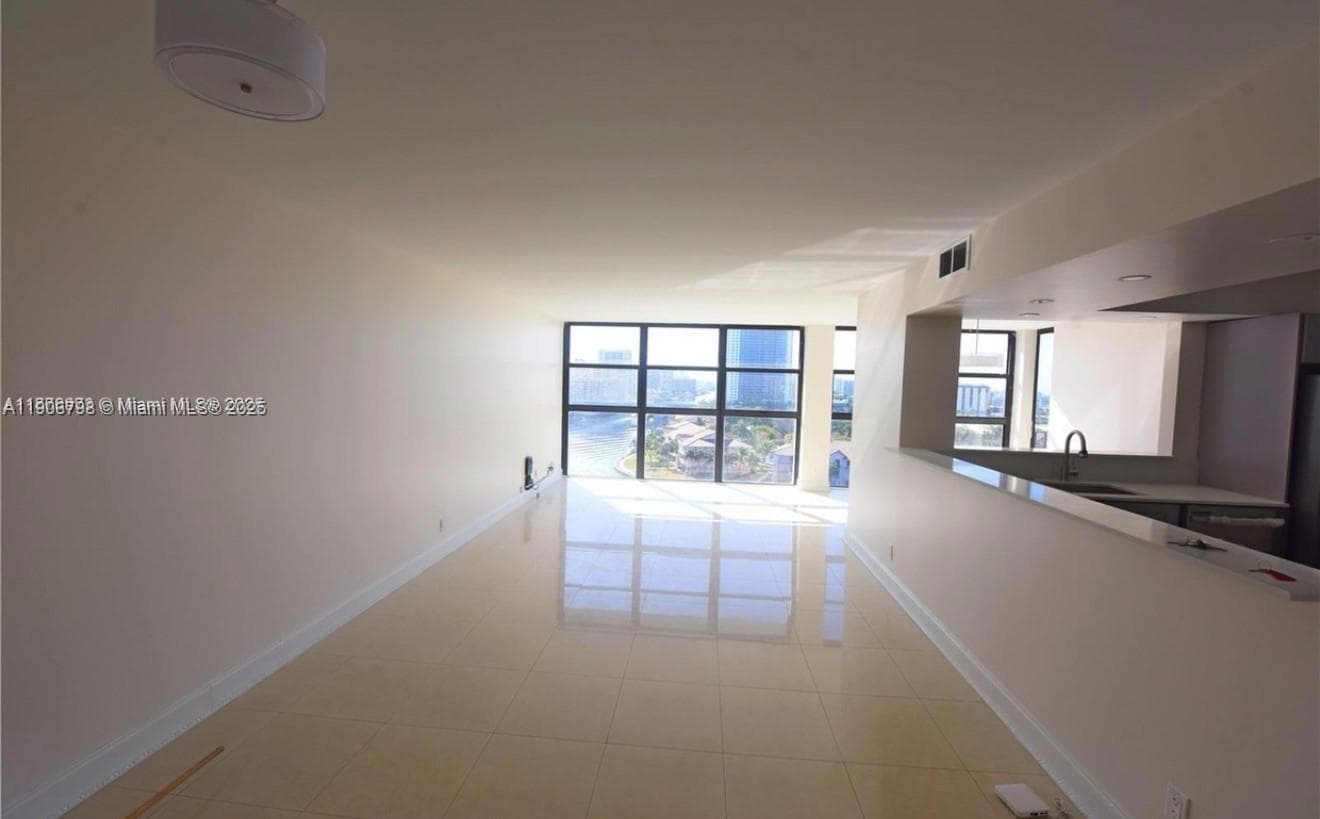 200 Leslie Dr 1124 photo 5