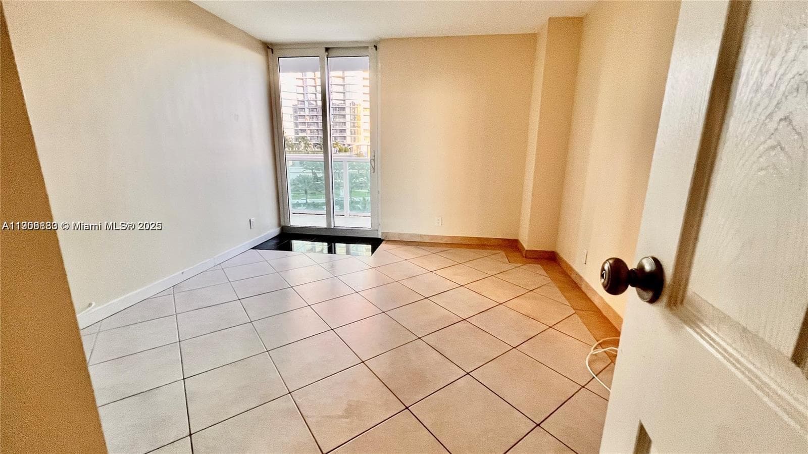 100 Bayview Dr 607 photo 5