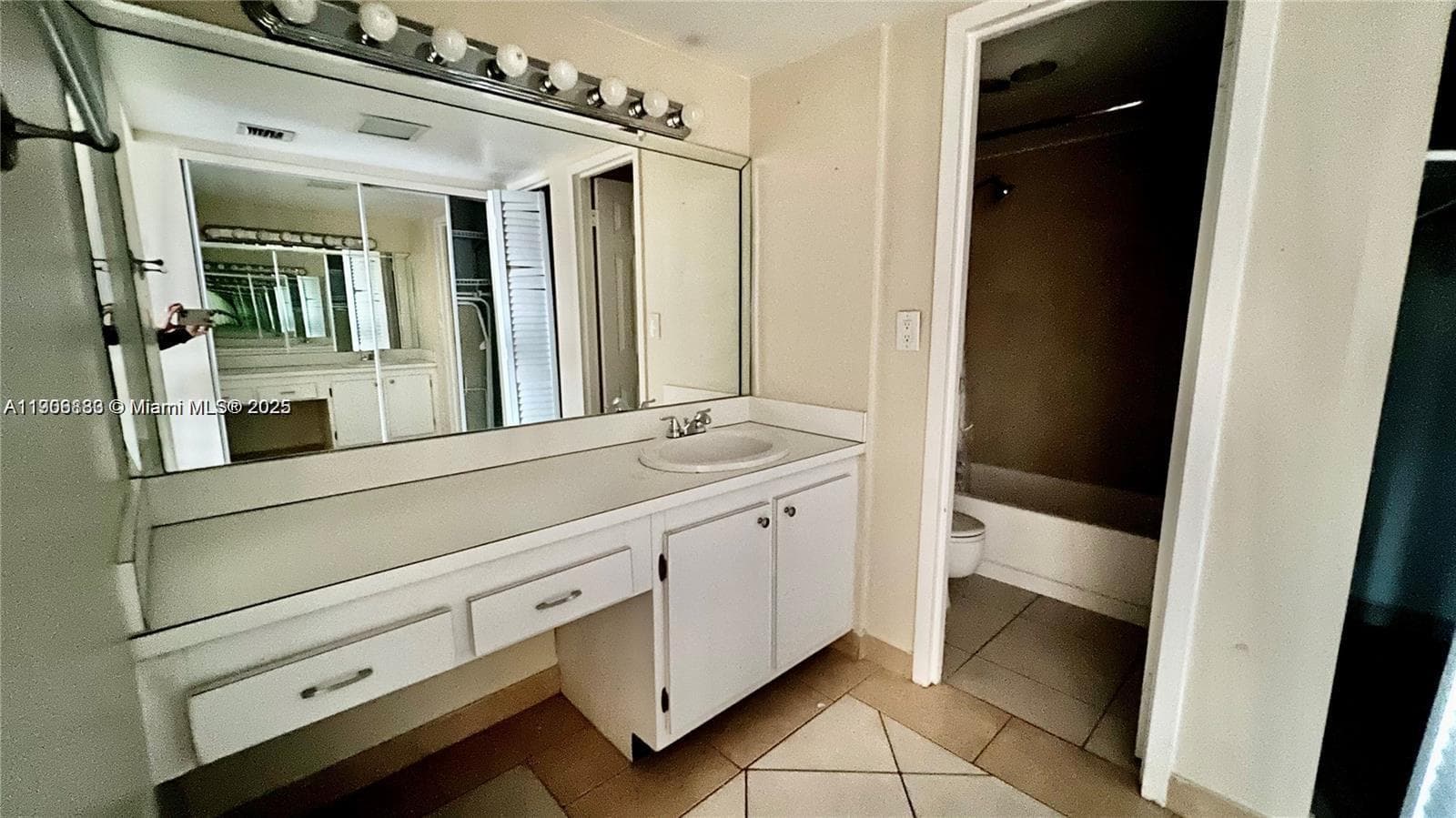 100 Bayview Dr 607 photo 9