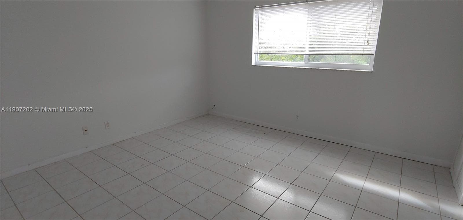 1400 54th St 206 photo 13