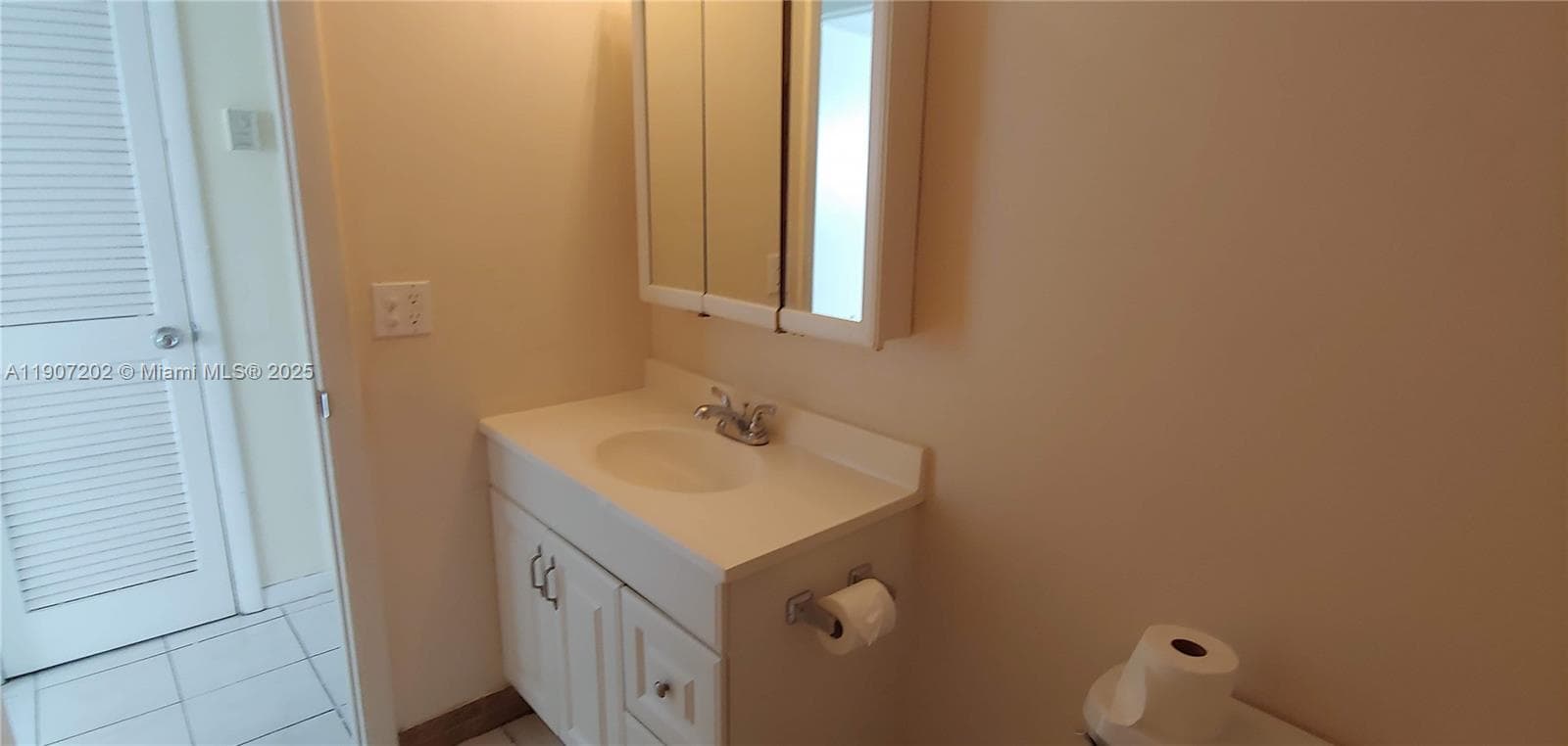 1400 54th St 206 photo 17