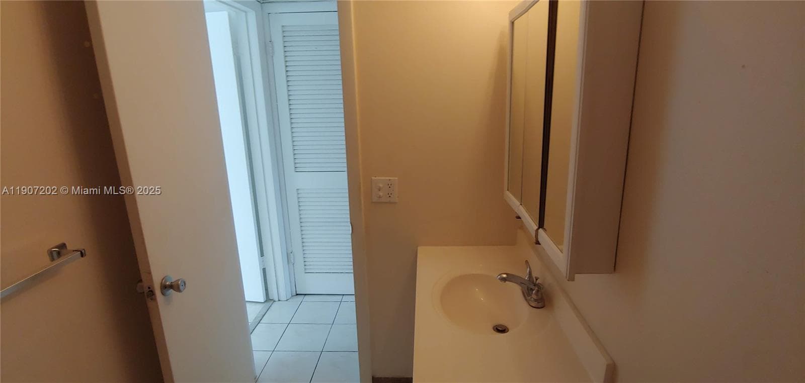 1400 54th St 206 photo 16