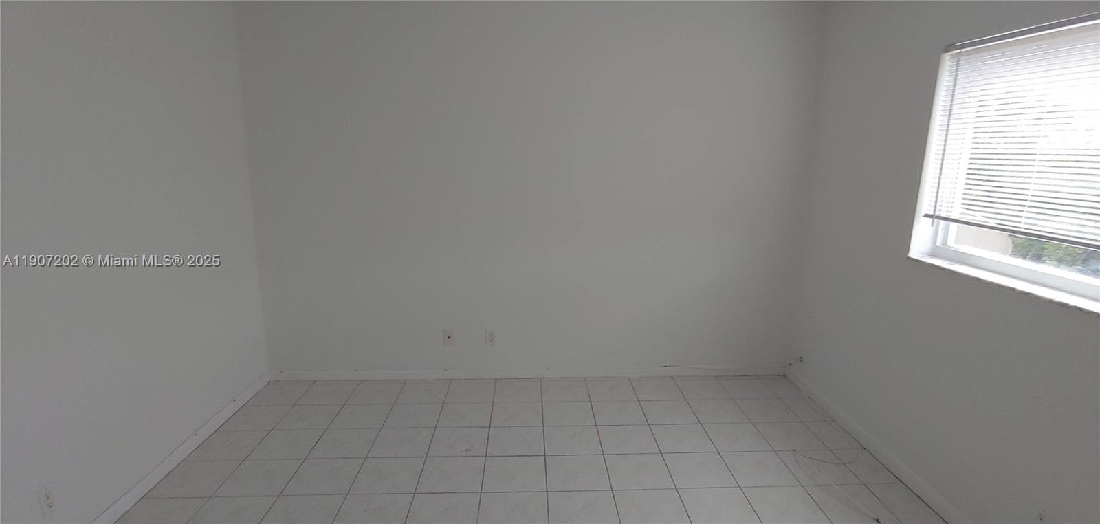 1400 54th St 206 photo 12