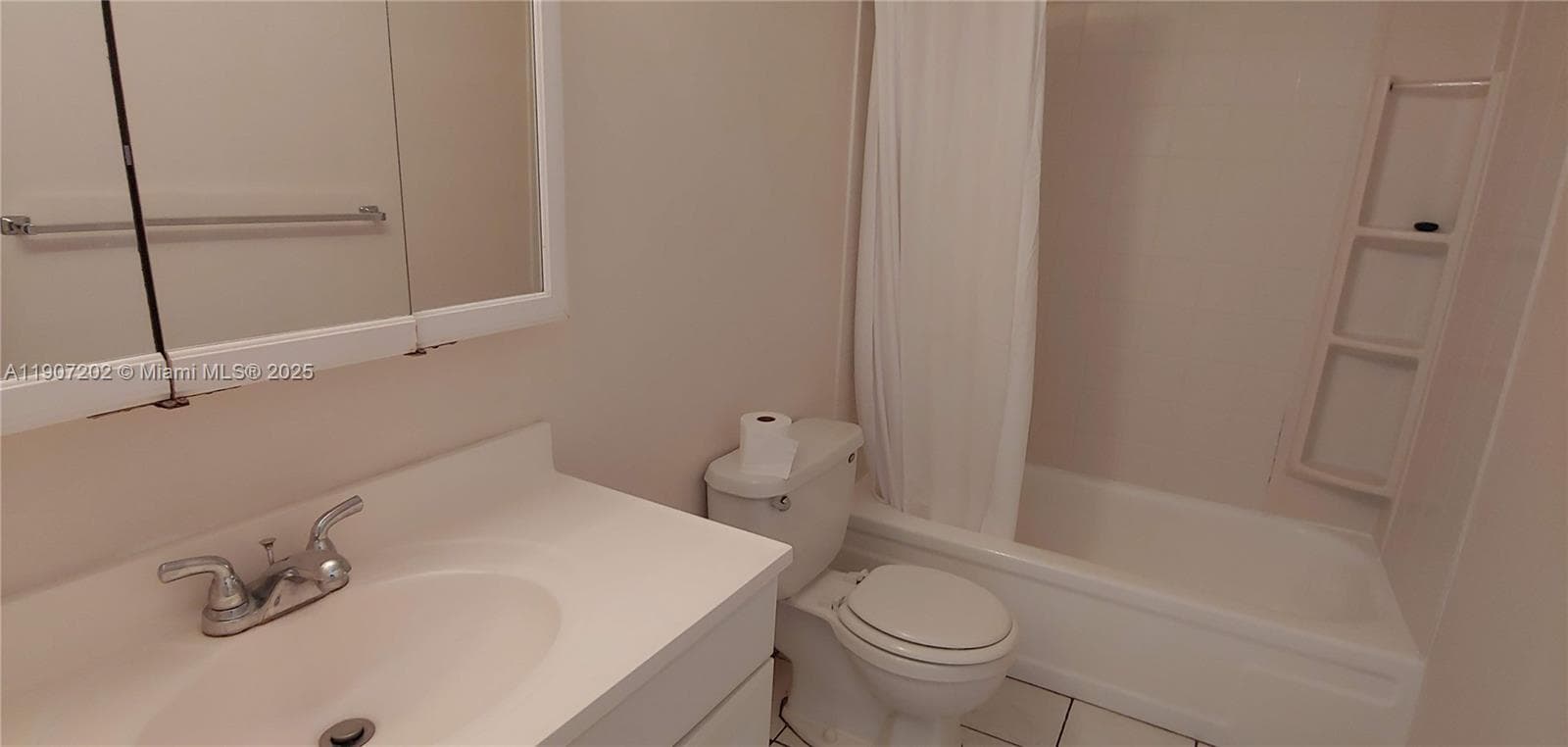 1400 54th St 206 photo 19