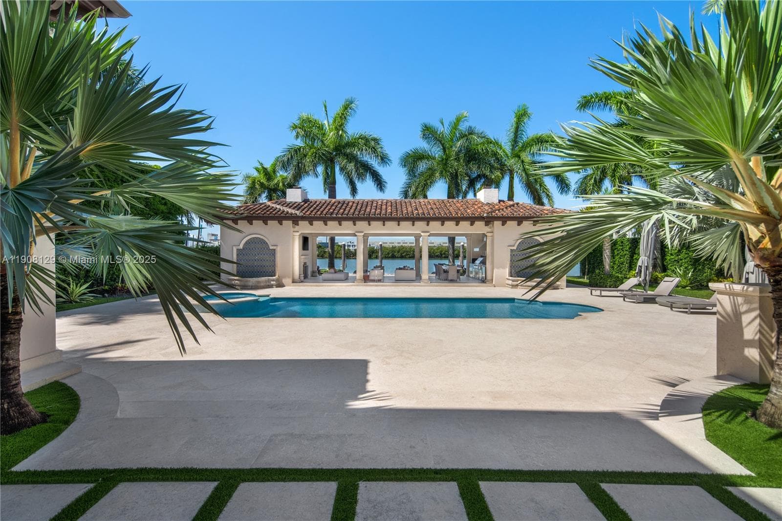 190 Palm Avenue photo 13
