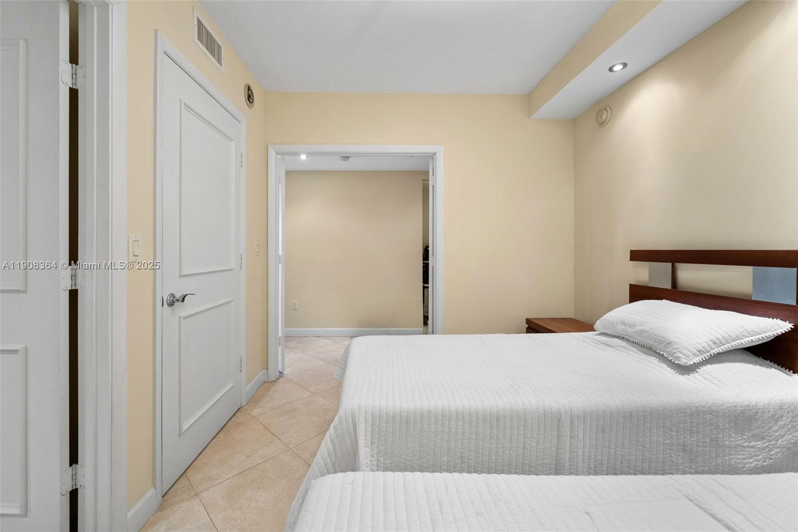 1800 Ocean Dr 2603 photo 23