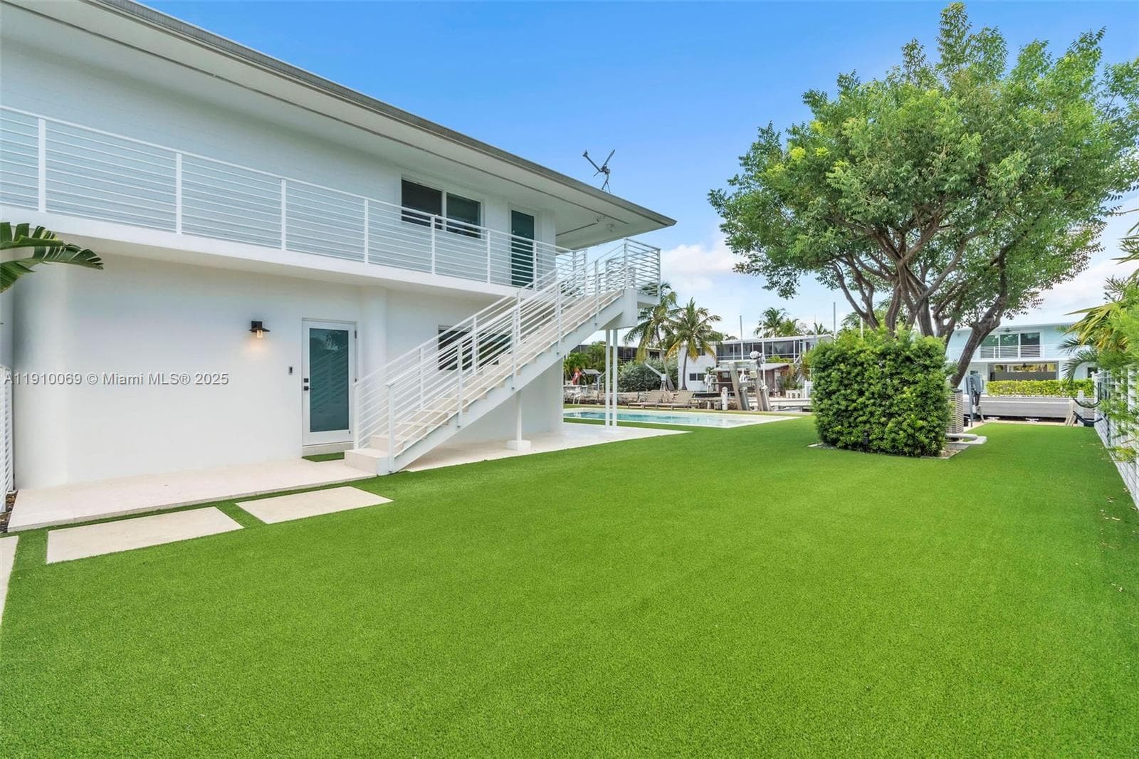 165 Ocean Dr photo 6