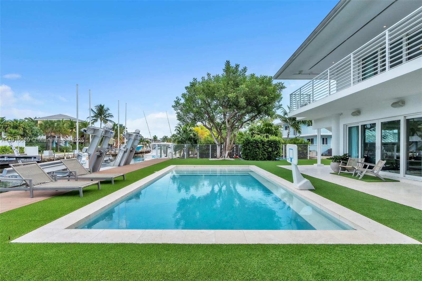 165 Ocean Dr photo 13