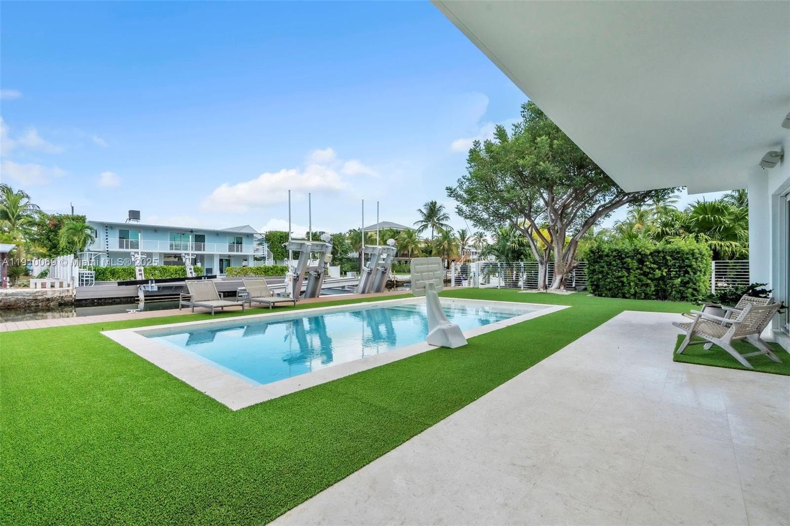 165 Ocean Dr photo 12