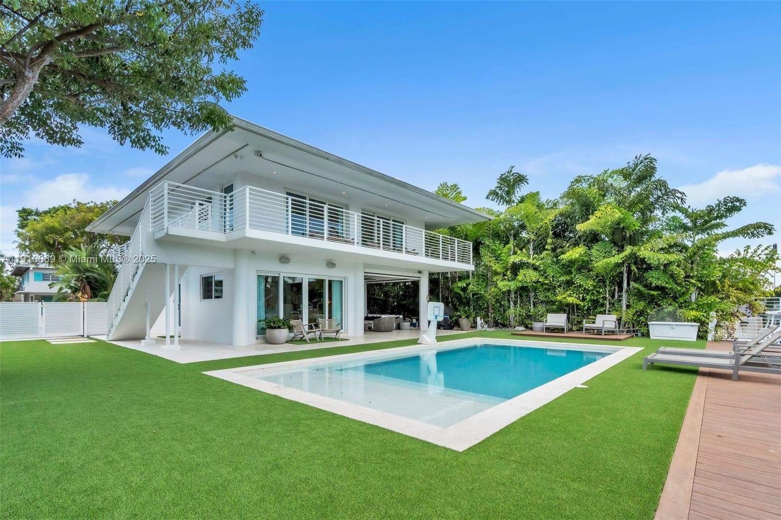165 Ocean Dr photo 9