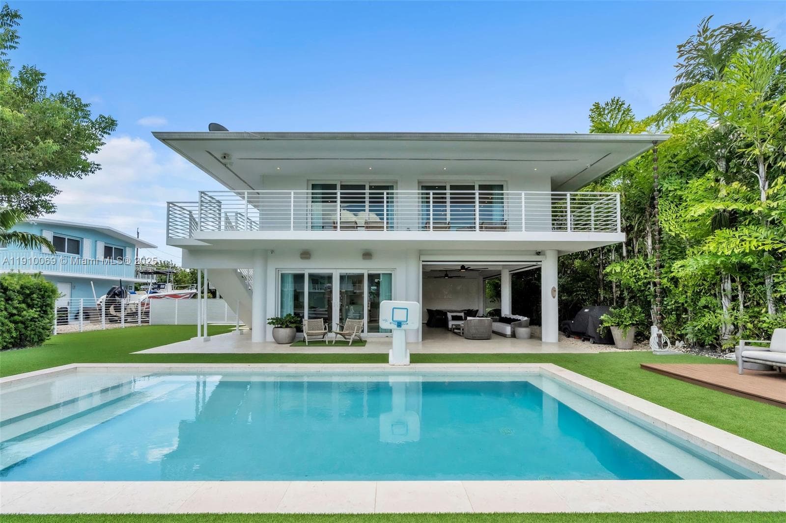 165 Ocean Dr photo 10