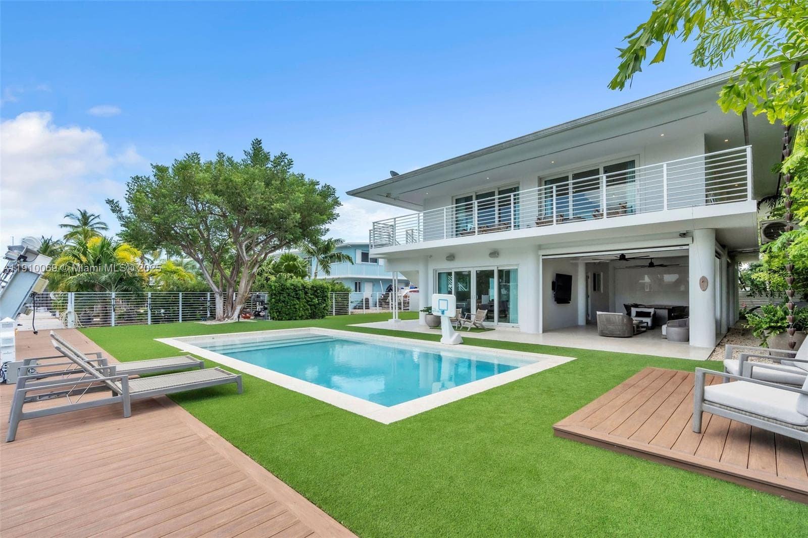 165 Ocean Dr photo 11