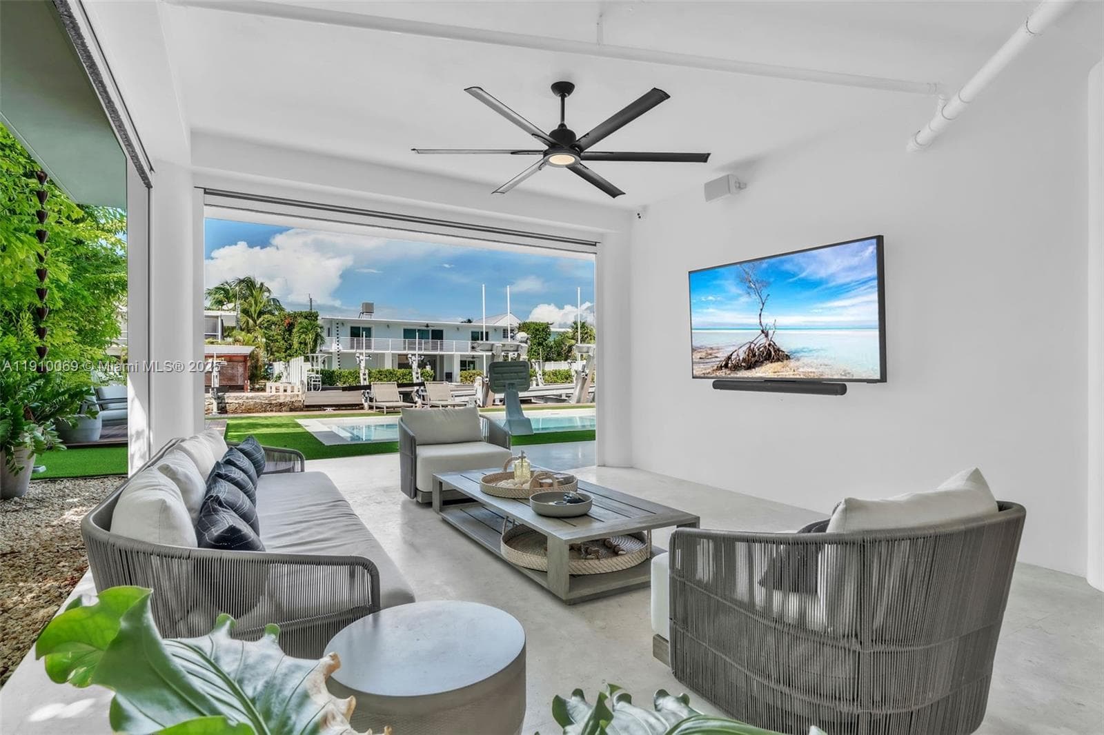 165 Ocean Dr photo 19