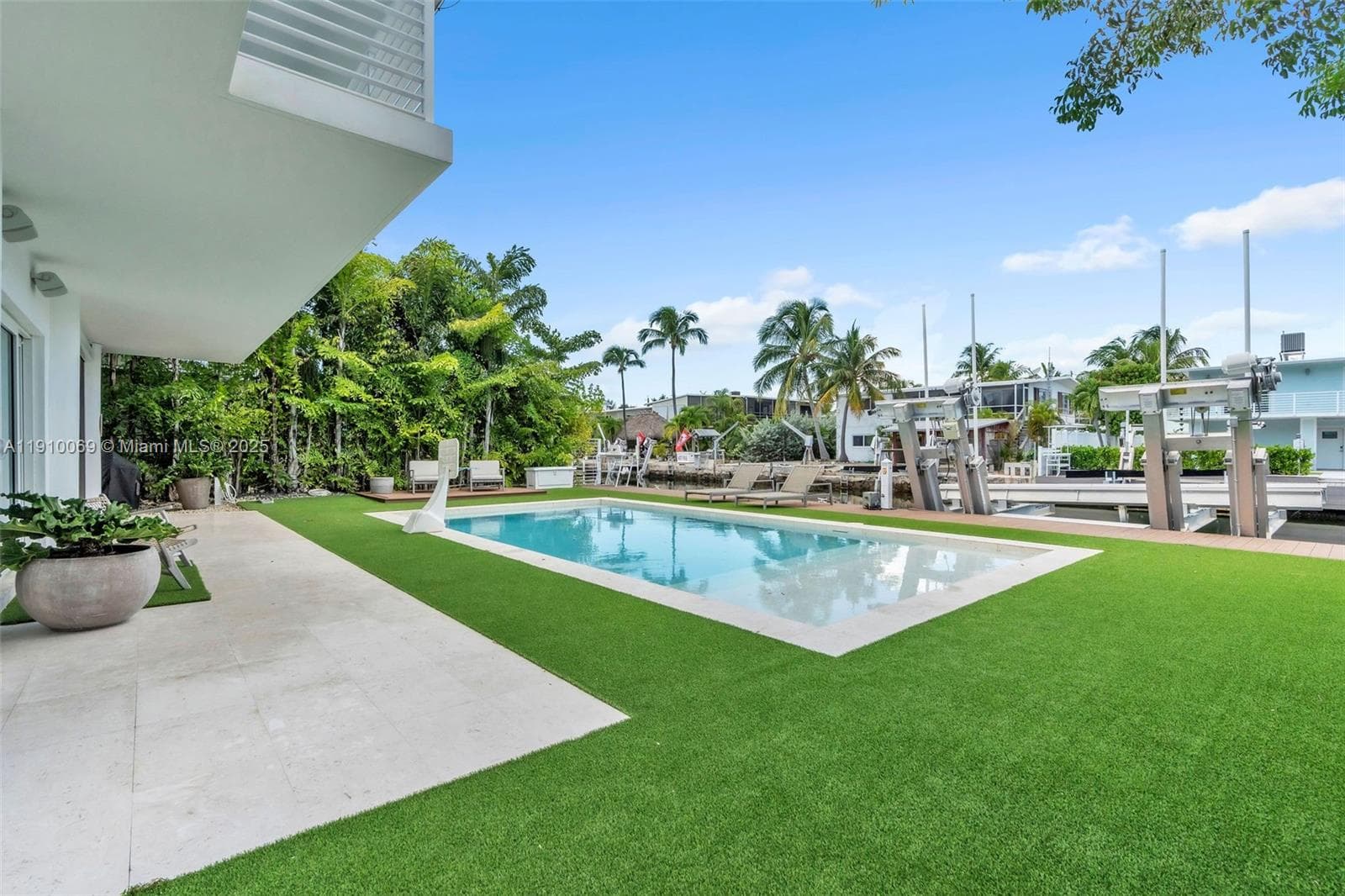 165 Ocean Dr photo 8