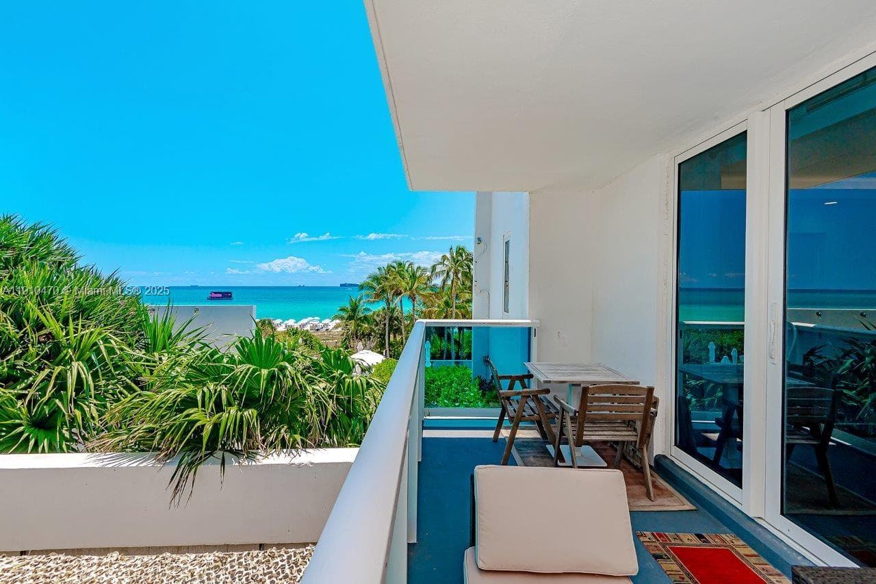 2301 Collins Ave 310 photo 6