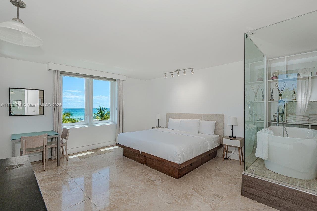 2301 Collins Ave 310 photo 16