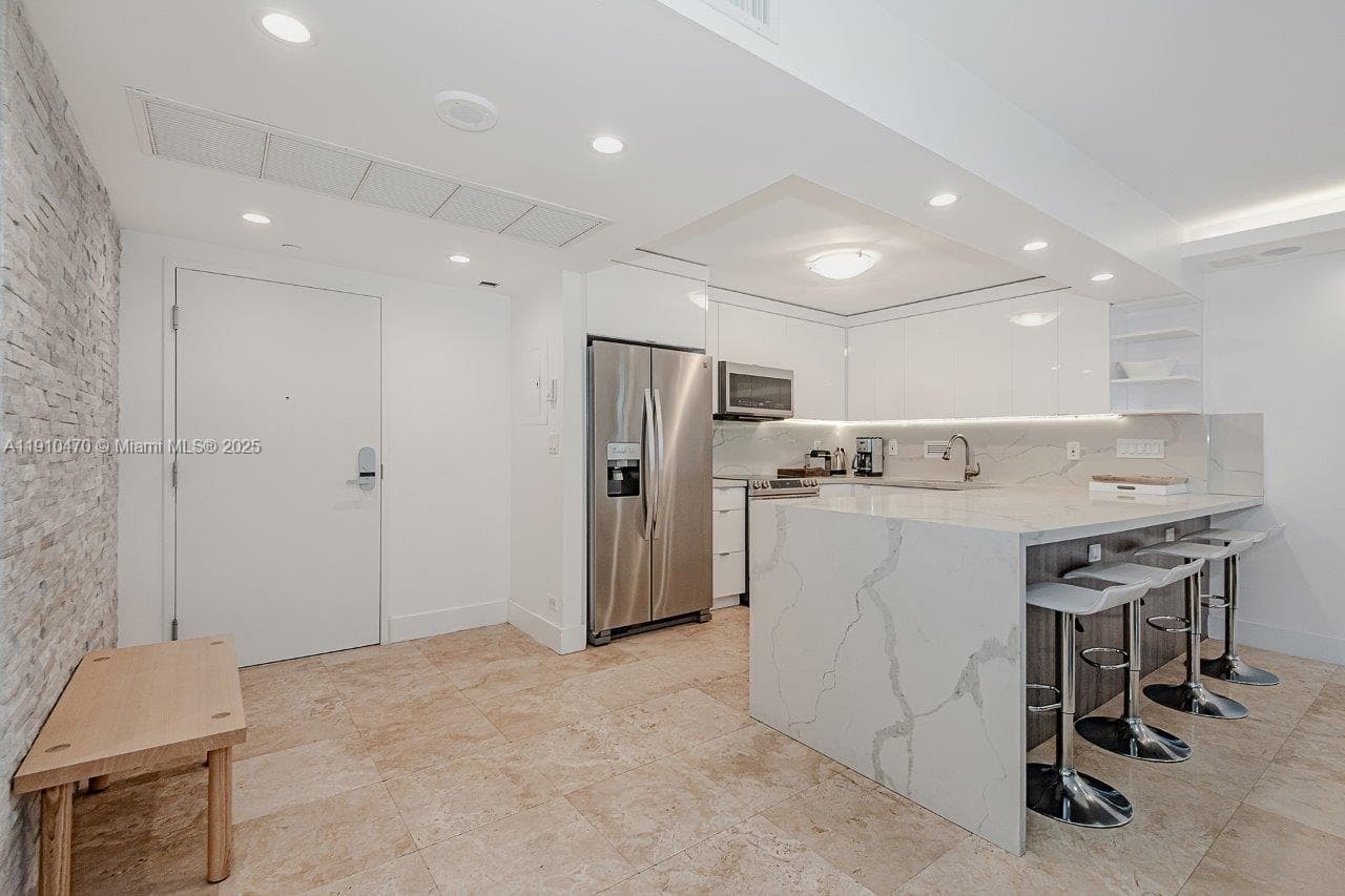 2301 Collins Ave 310 photo 12