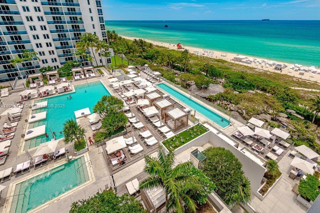 2301 Collins Ave 310 photo 1