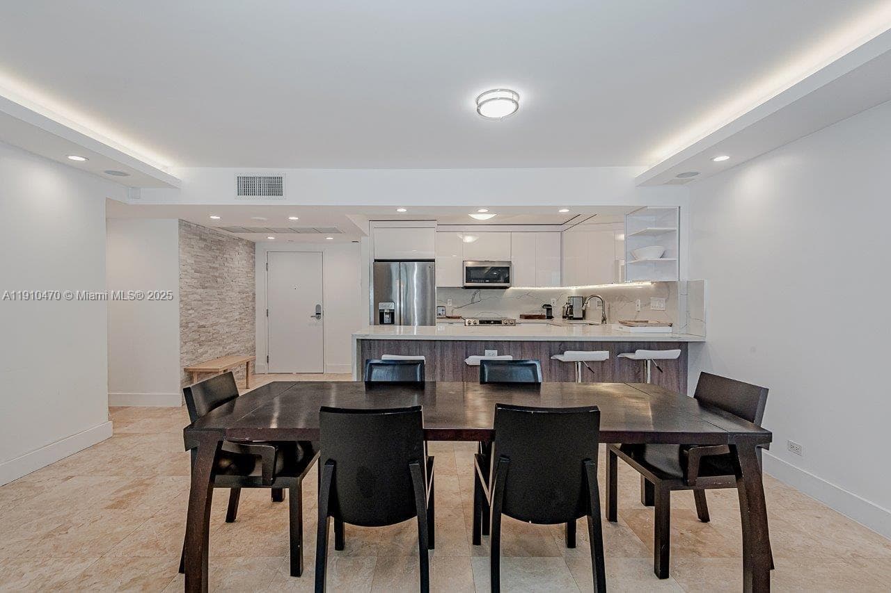 2301 Collins Ave 310 photo 10