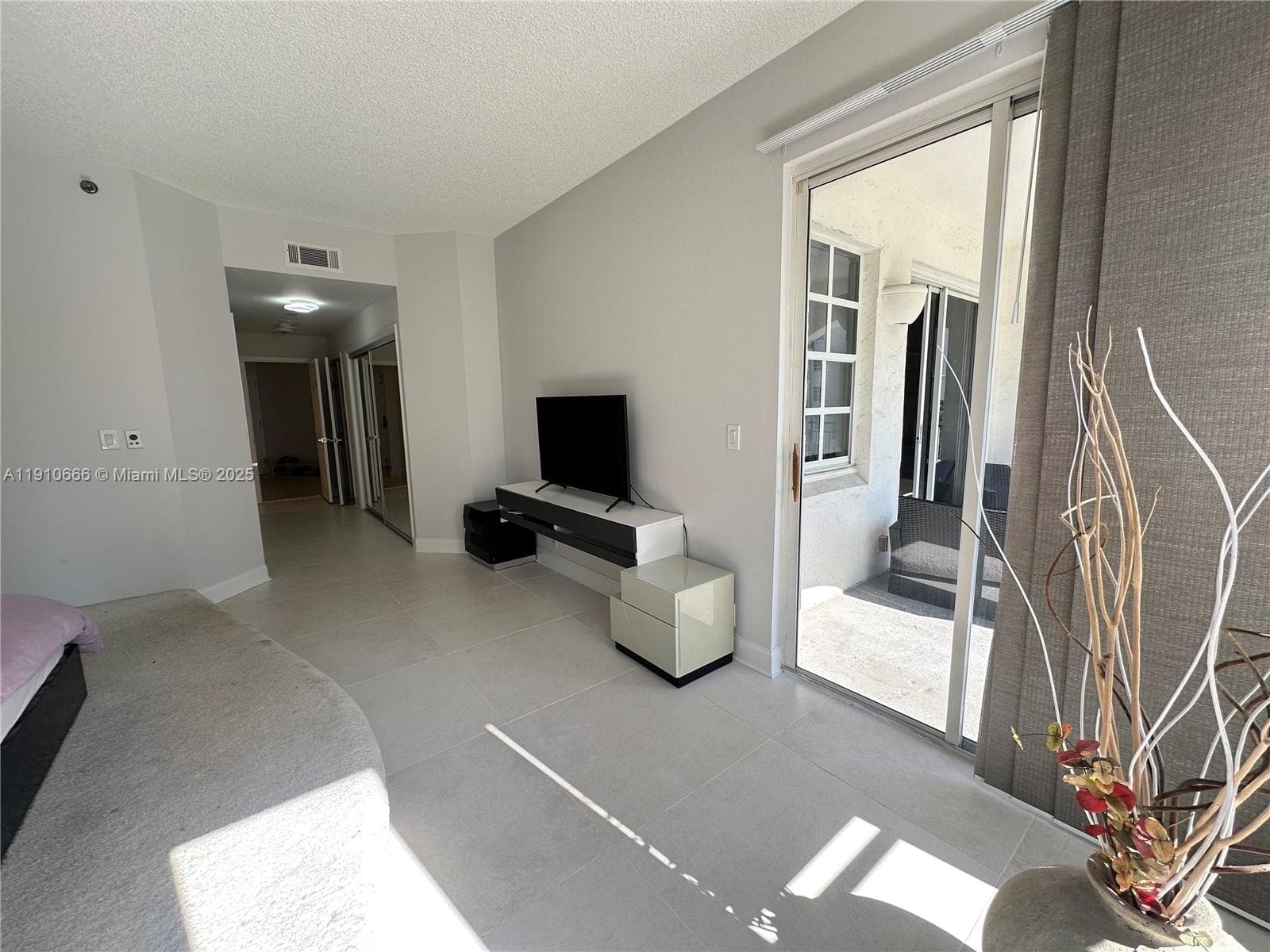 3900 Island Blvd B-303 photo 25