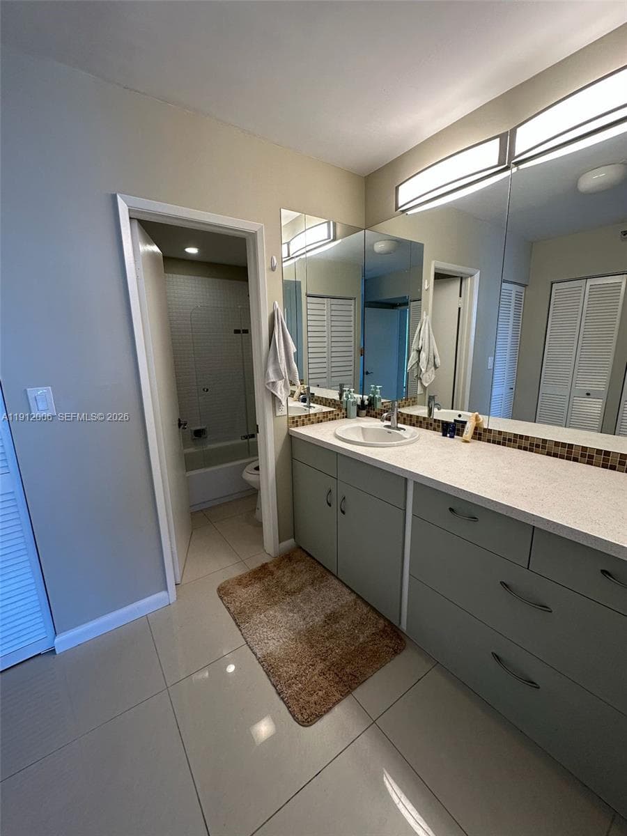 20515 E Country Club Dr 747 photo 9