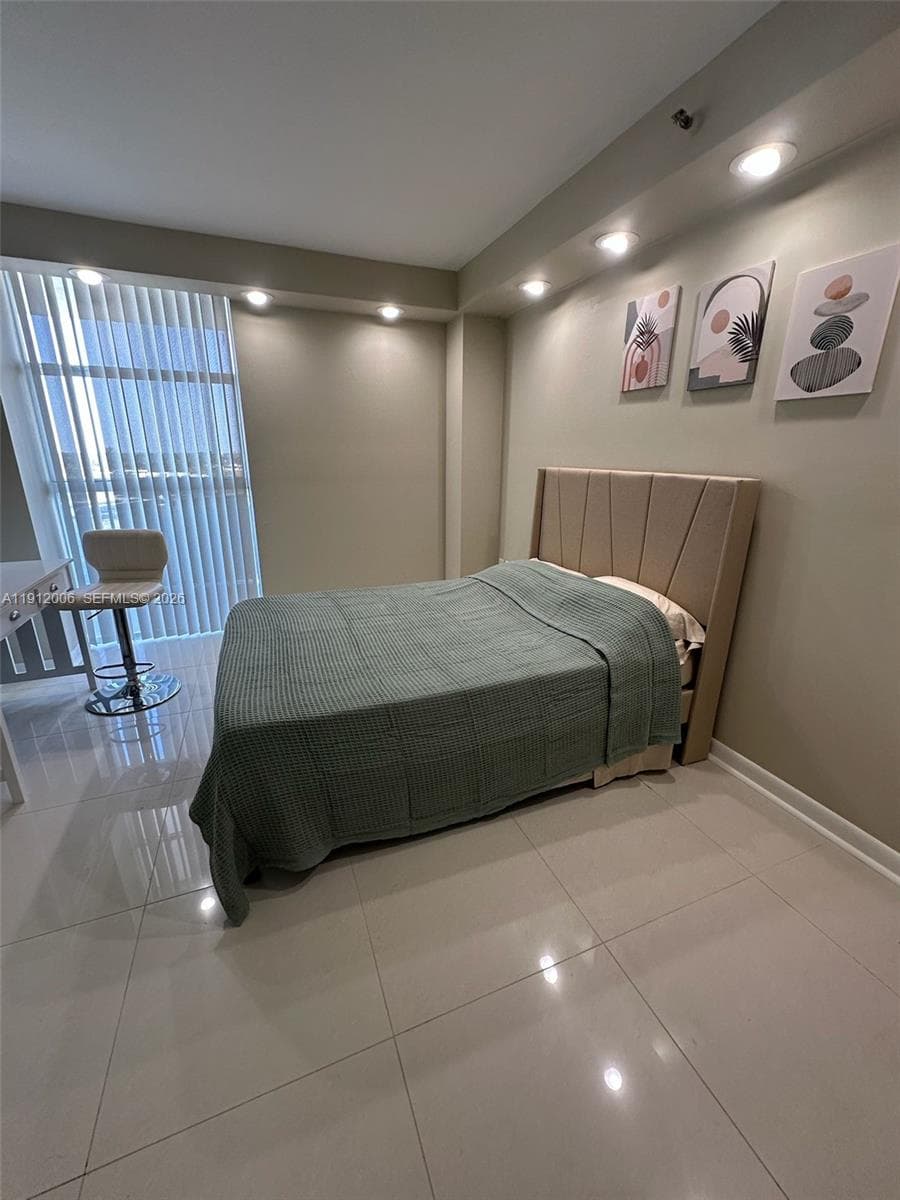 20515 E Country Club Dr 747 photo 11