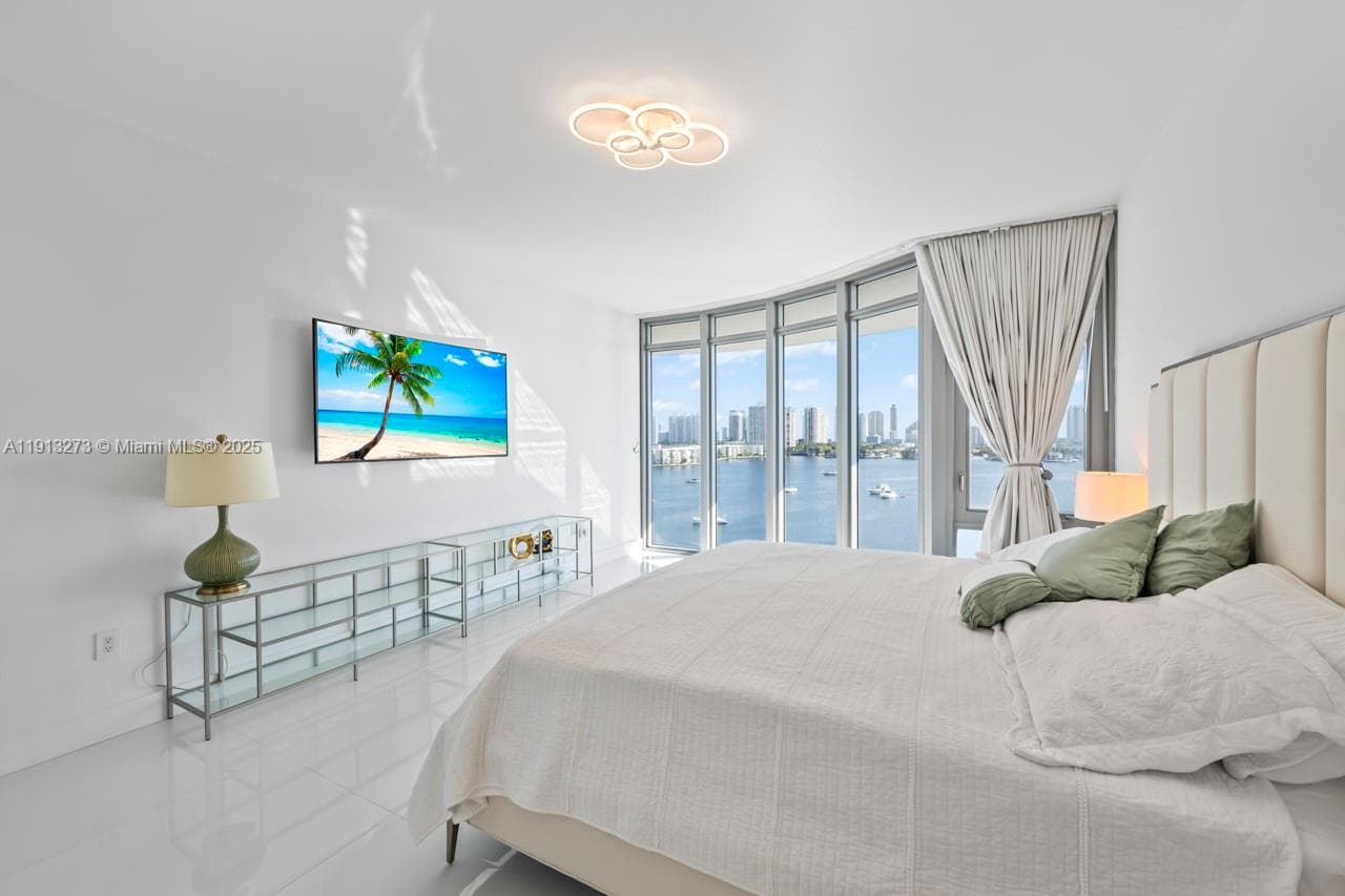 17301 Biscayne Blvd 811 photo 23