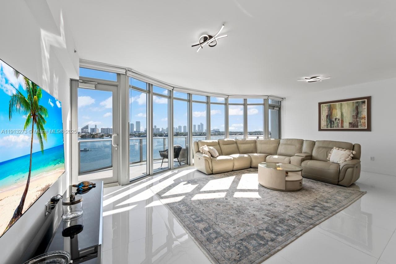 17301 Biscayne Blvd 811 photo 5