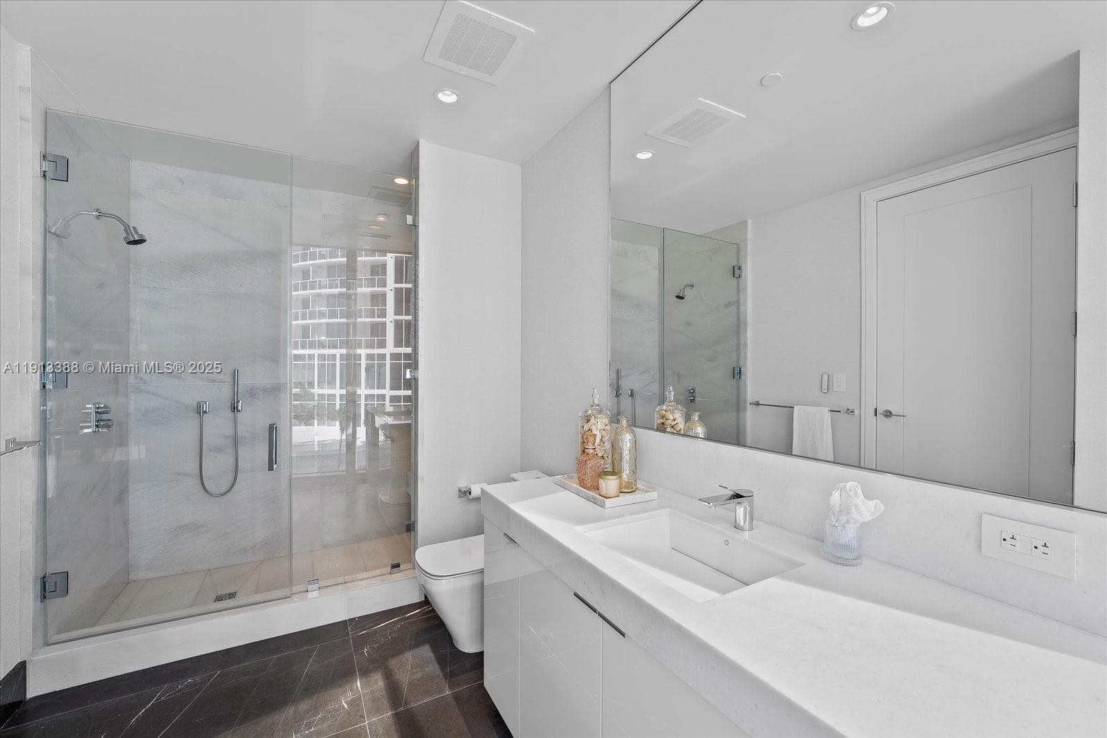 17975 Collins Ave N-602 photo 23