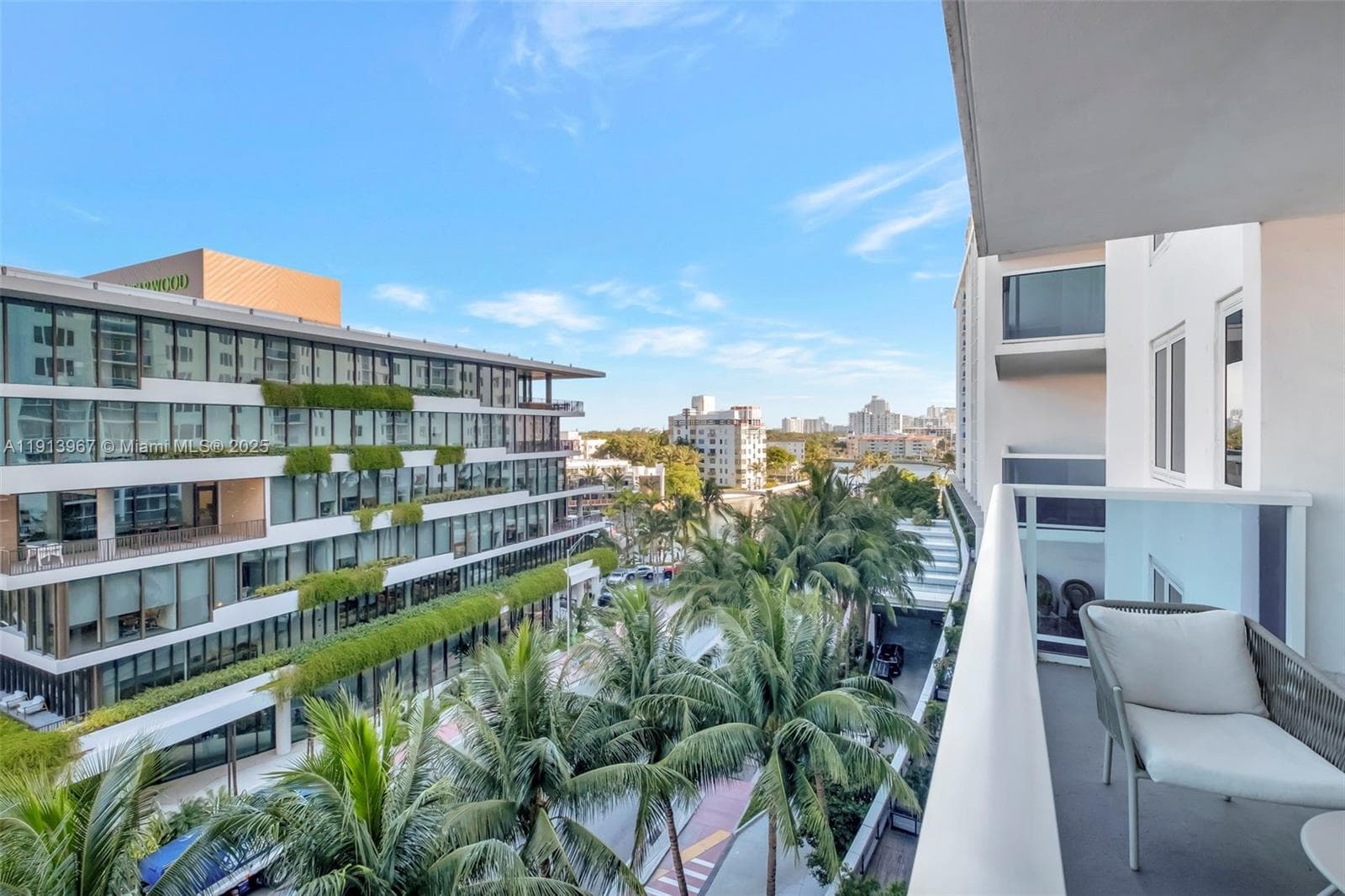 2301 Collins Ave 634 photo 4