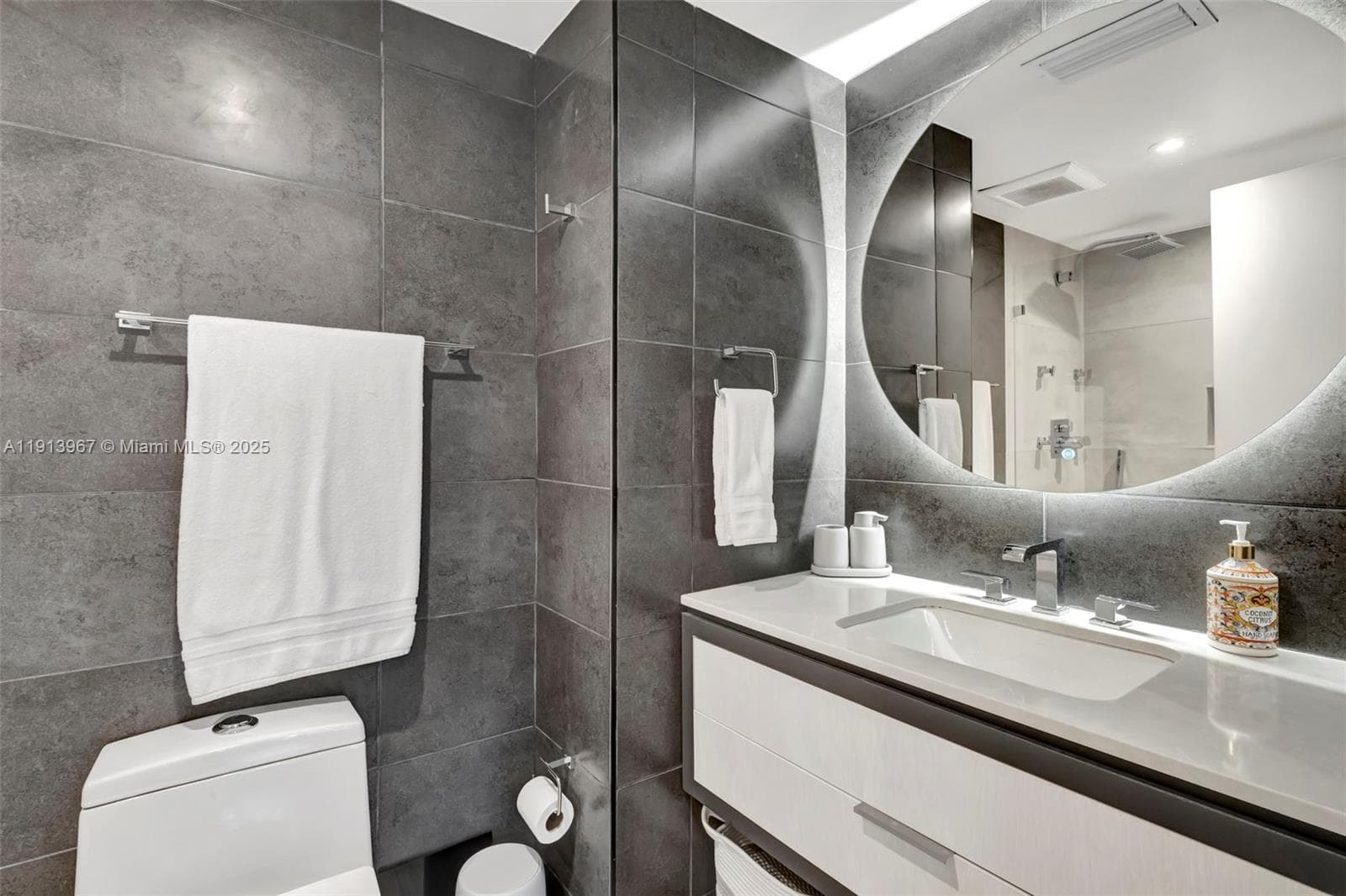 2301 Collins Ave 634 photo 25