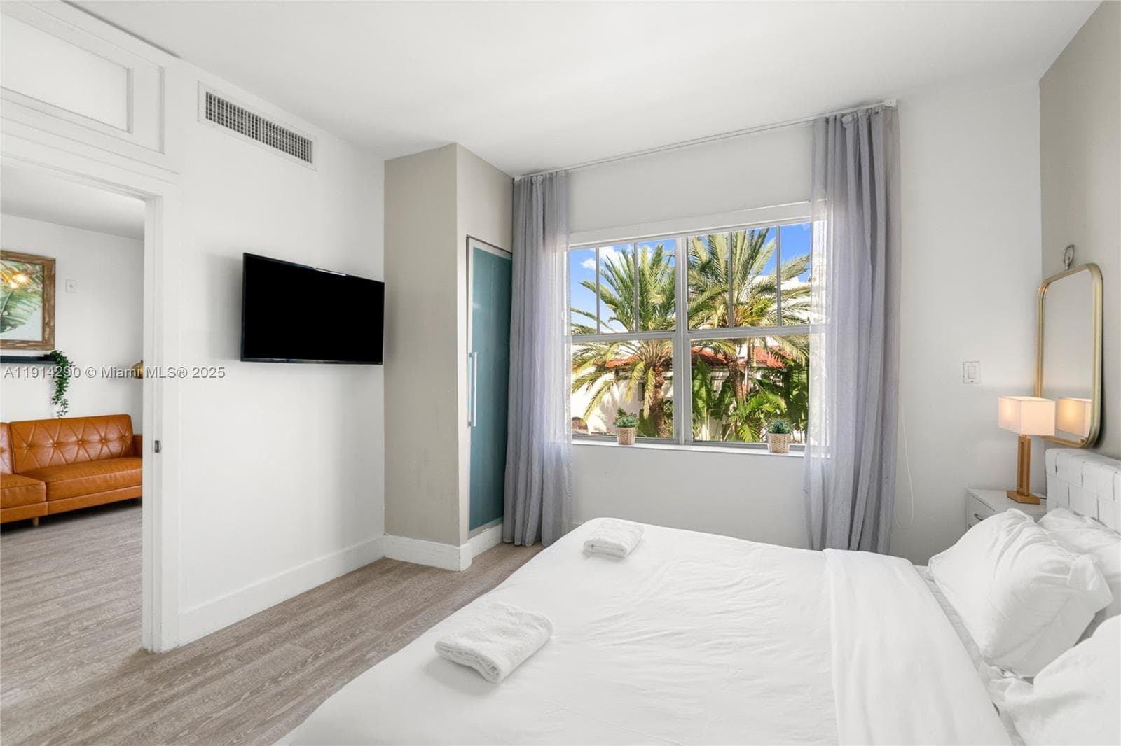 1060 Ocean Dr D307 photo 13