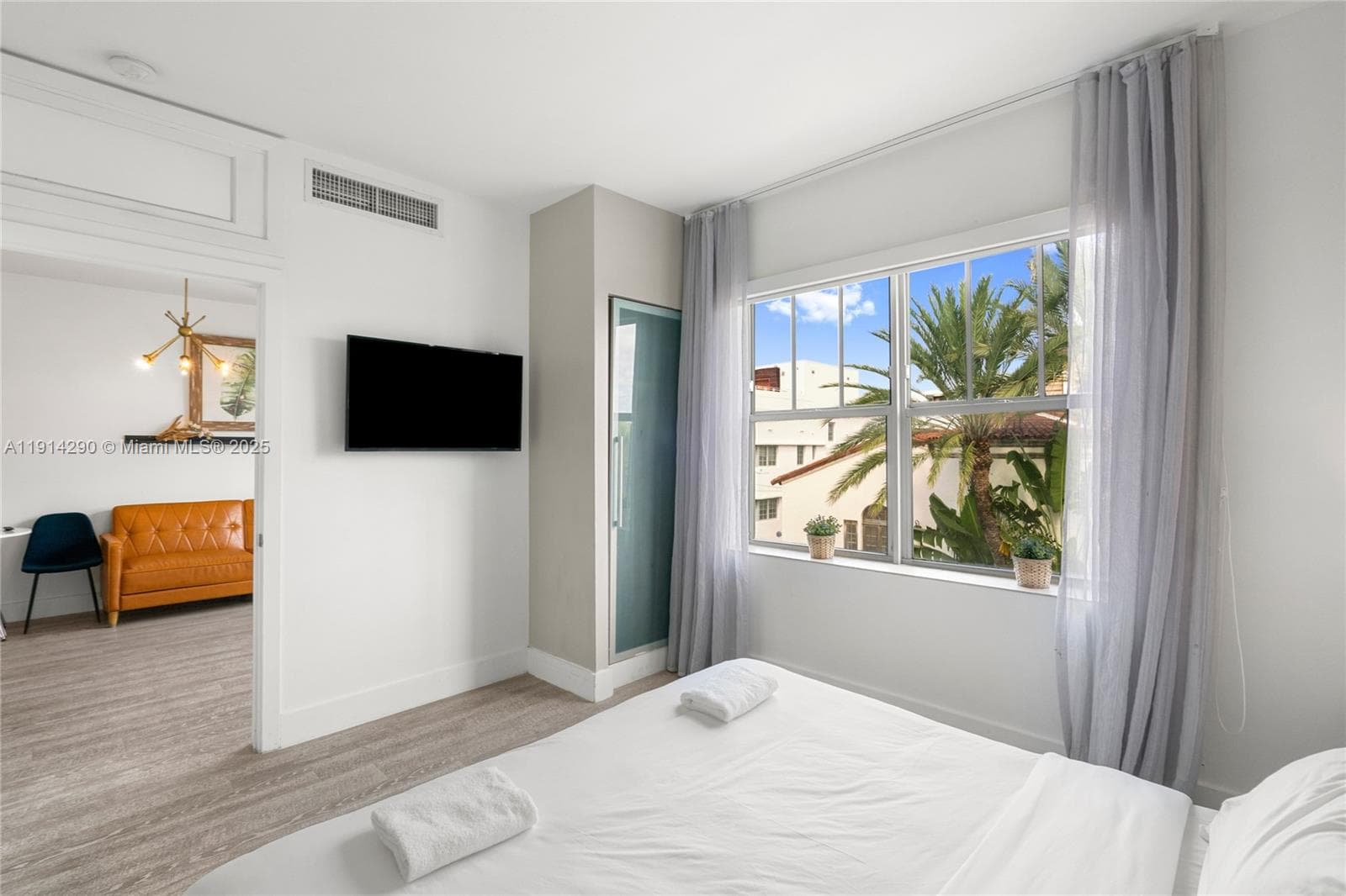 1060 Ocean Dr D307 photo 14