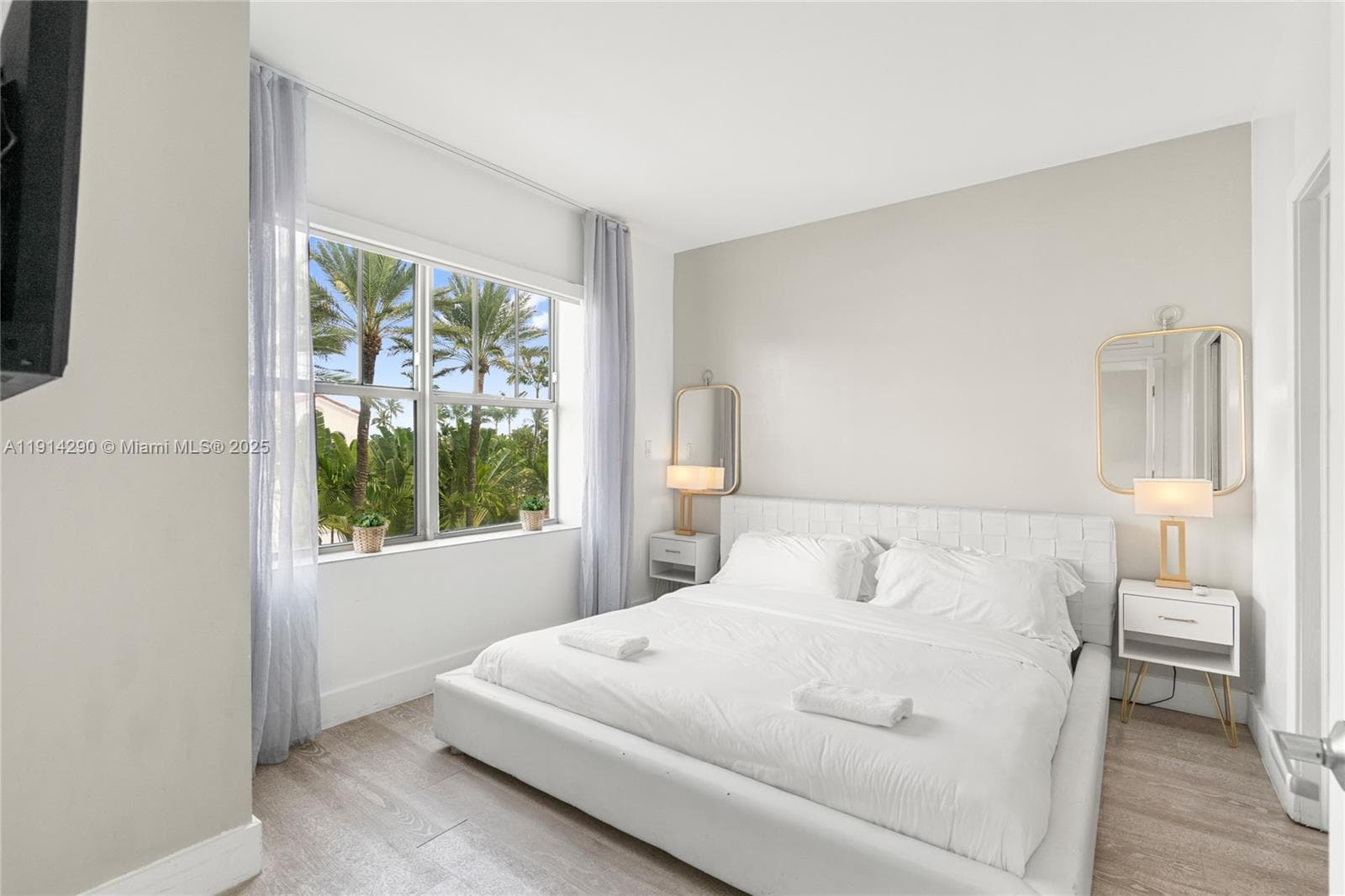 1060 Ocean Dr D307 photo 15