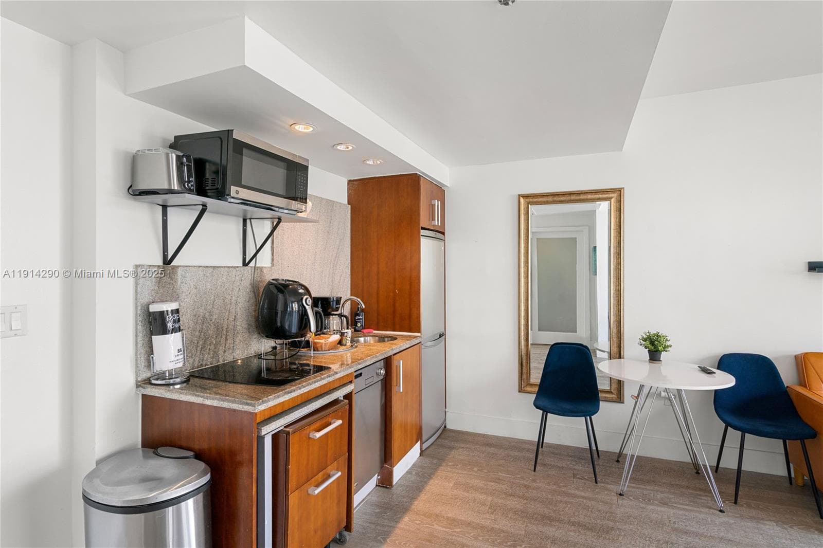 1060 Ocean Dr D307 photo 19