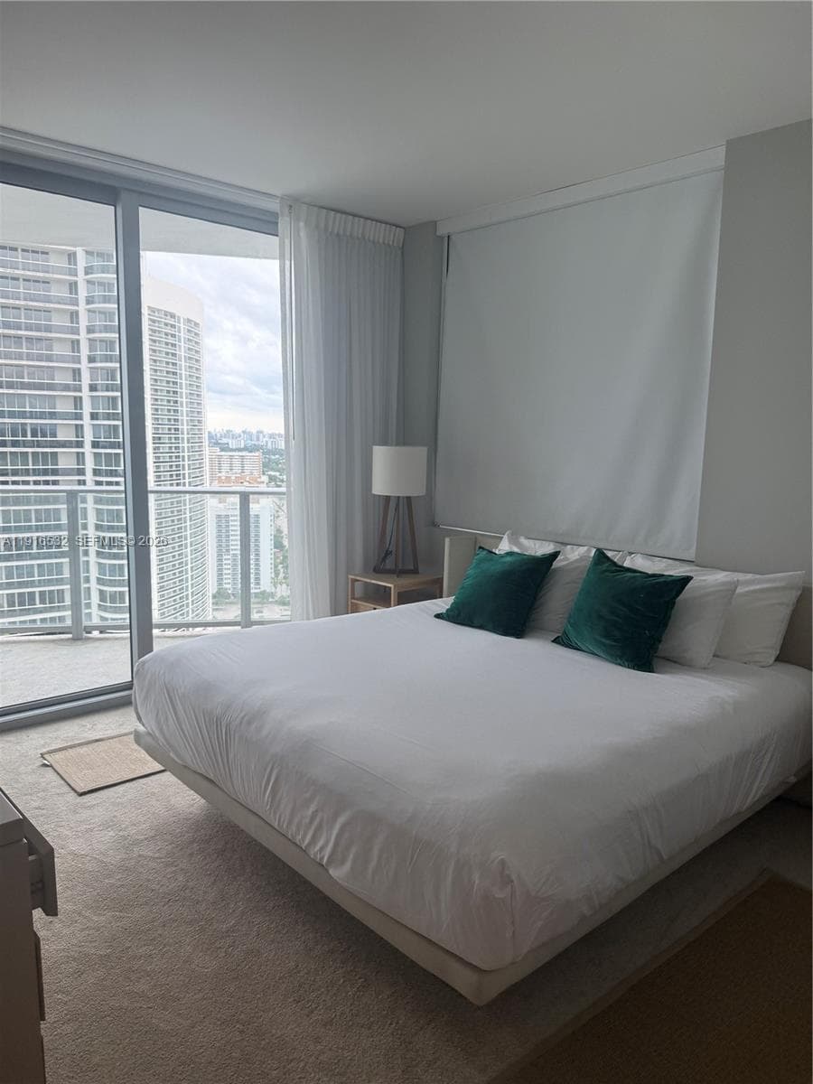 4111 Ocean Dr 2711 photo 6