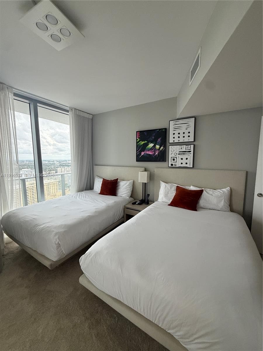 4111 Ocean Dr 2711 photo 7