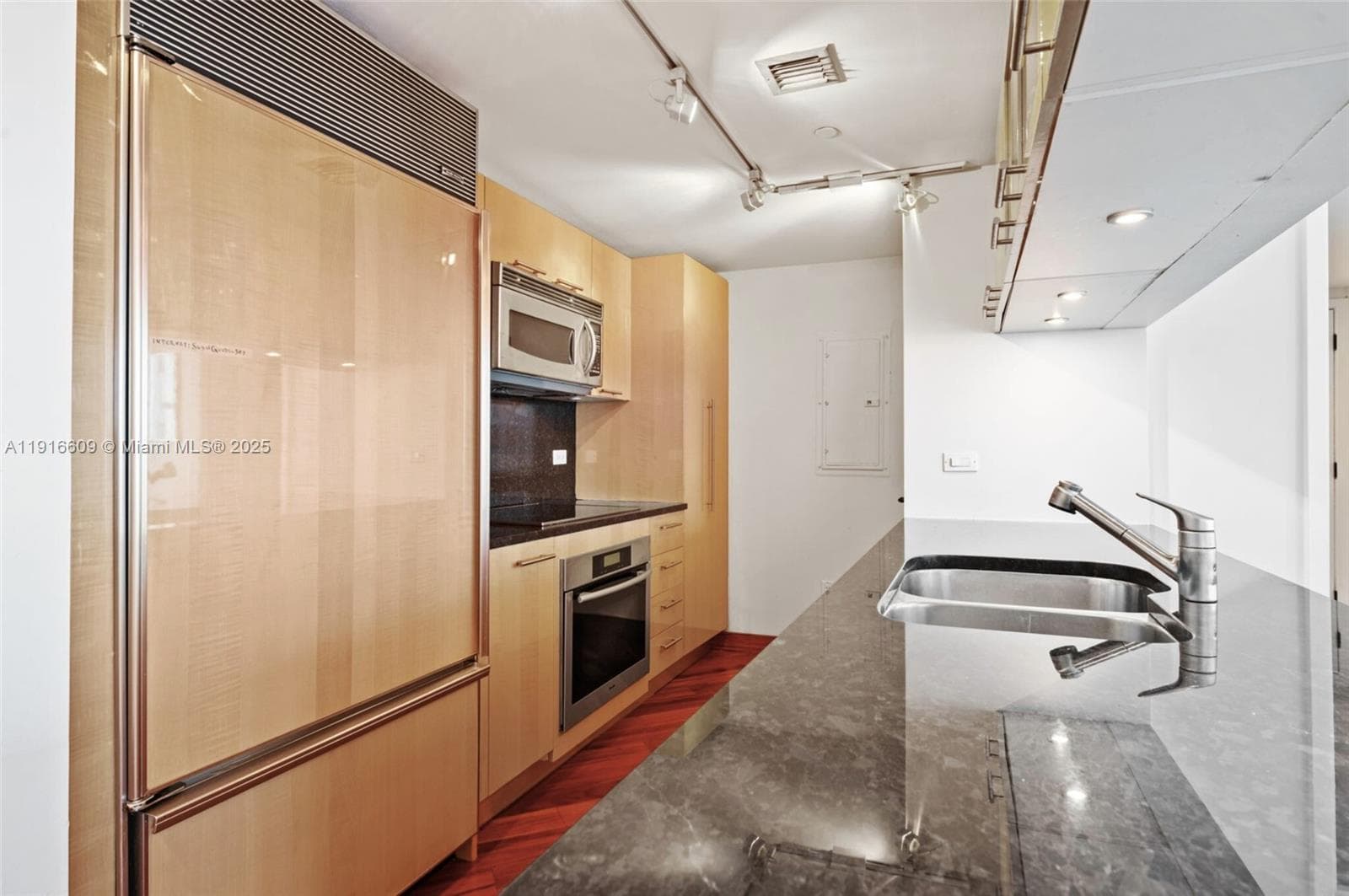 6801 Collins Ave PH06 photo 13