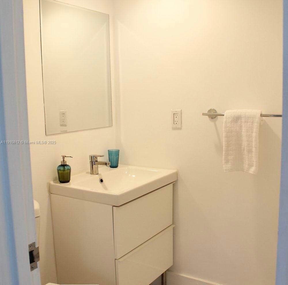 4001 S Ocean Dr 2H photo 9