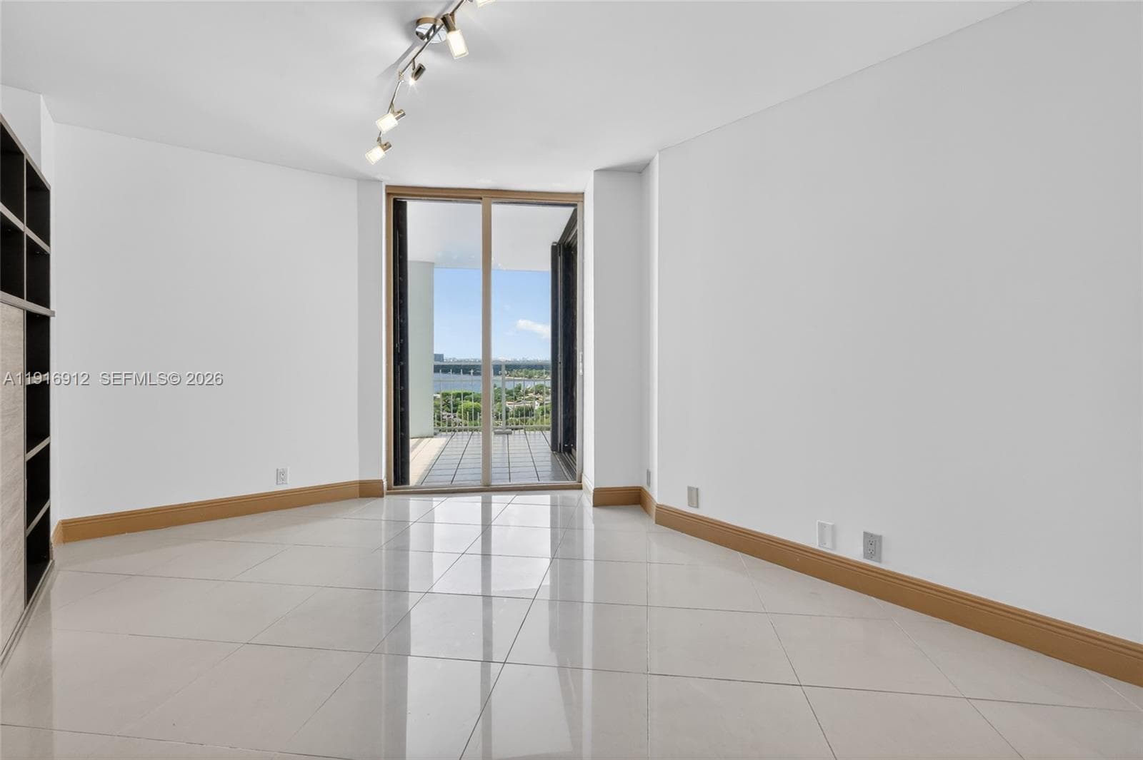 4000 Towerside Ter 1612 photo 20