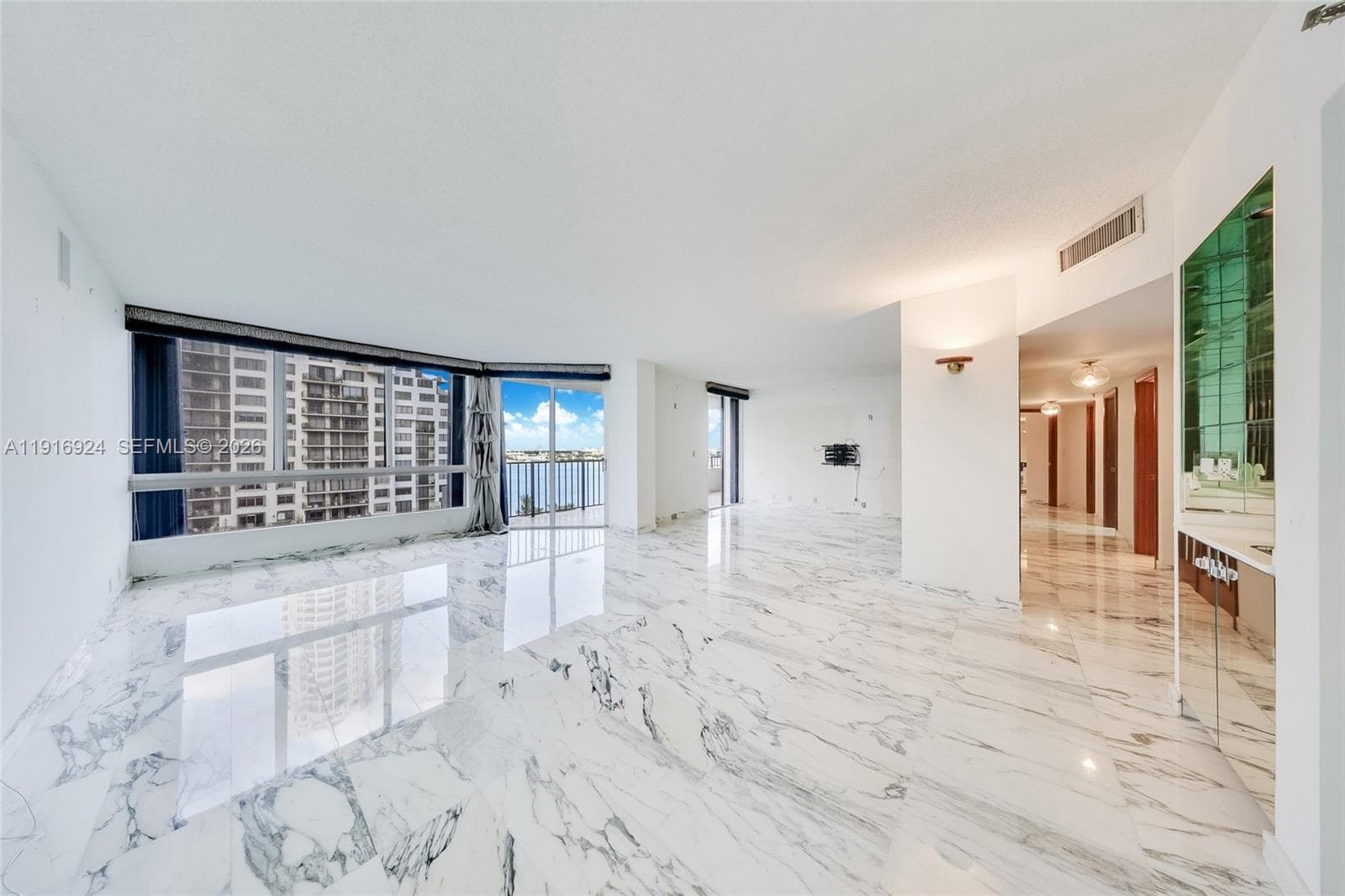 520 Brickell Key Dr A1104 photo 2